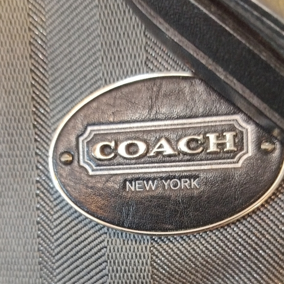 Coach 21154 signature handbag in black canvas. - Picture 3 of 10